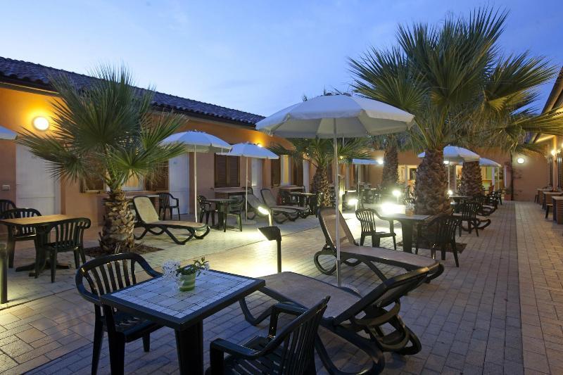Hotel Le Palme Албиния Экстерьер фото