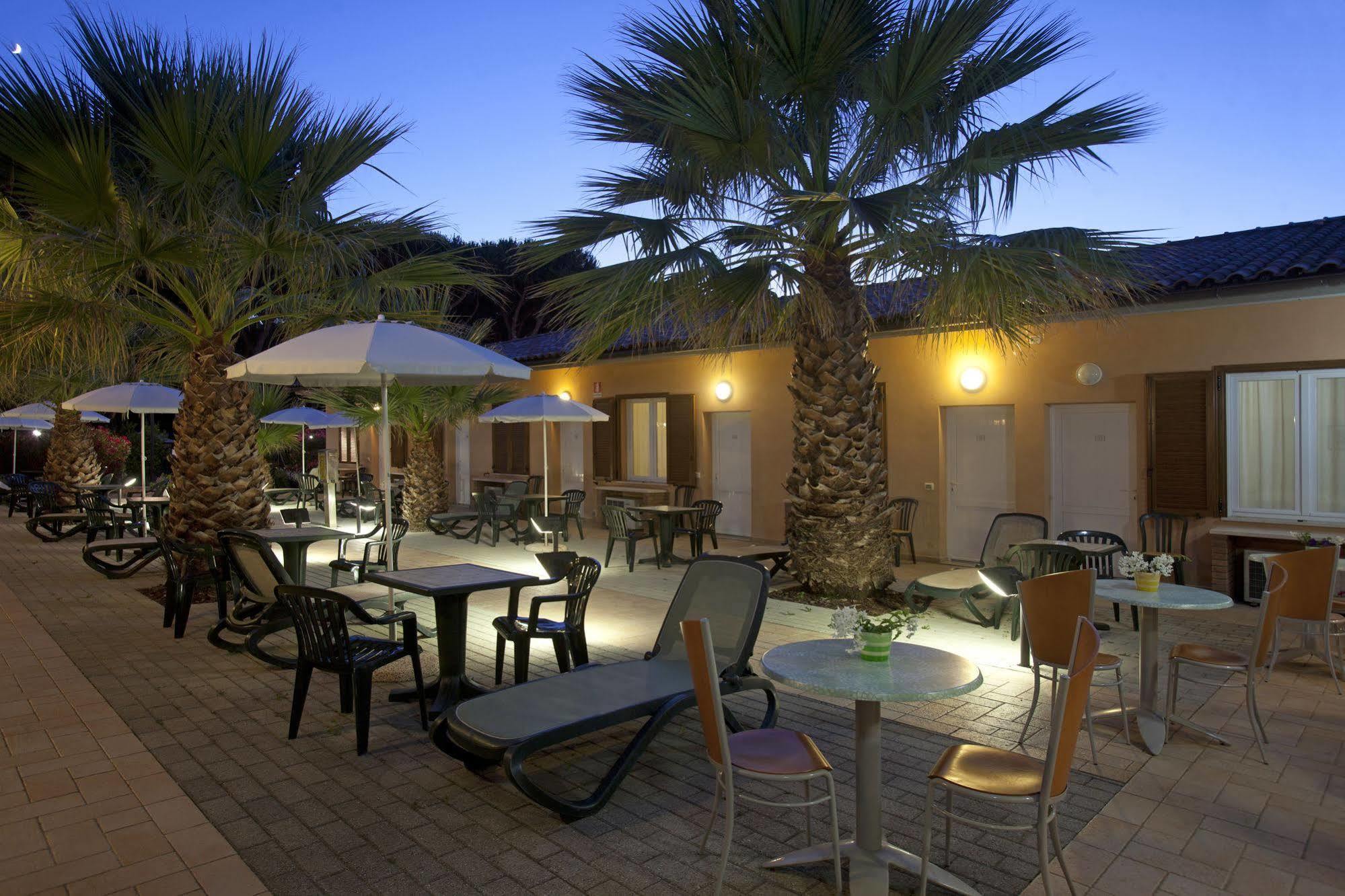 Hotel Le Palme Албиния Экстерьер фото